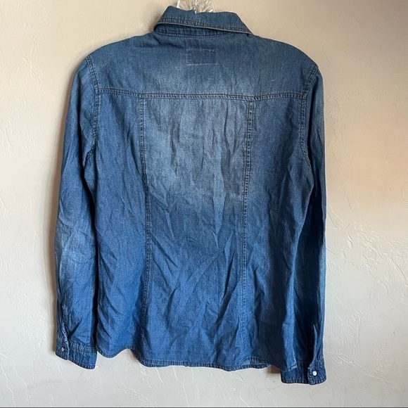 Ci Sono Chambray Snap Pearl Button Down Top - Picture 4 of 6